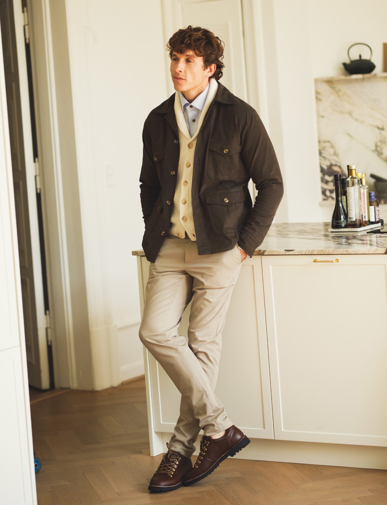 Relaxed autumn style in warm tones